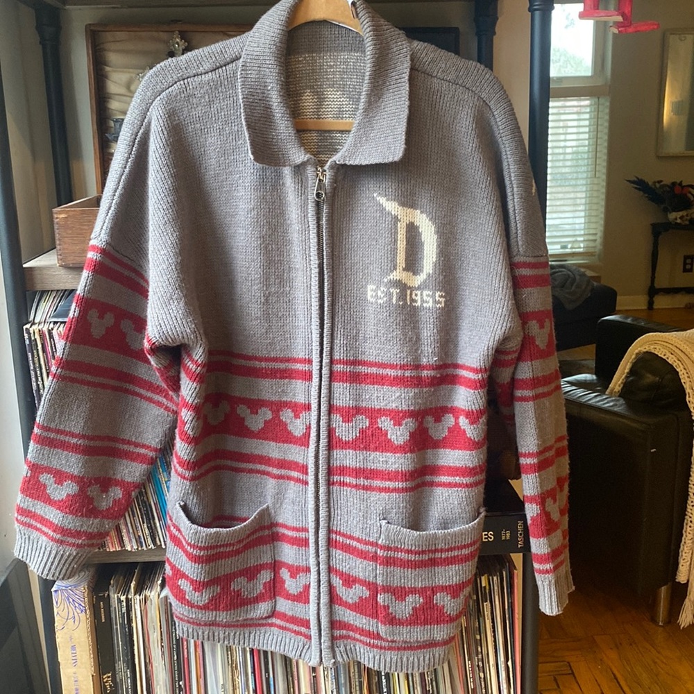Disney Spirit Jersey Disneyland Cardigan Red Gray Holiday Christmas Size Medium
